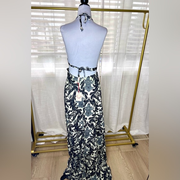 NWT Blackbird Cutout Maxi Dress in Black & White
Raga by Revolve Sz S - Picture 6 of 12